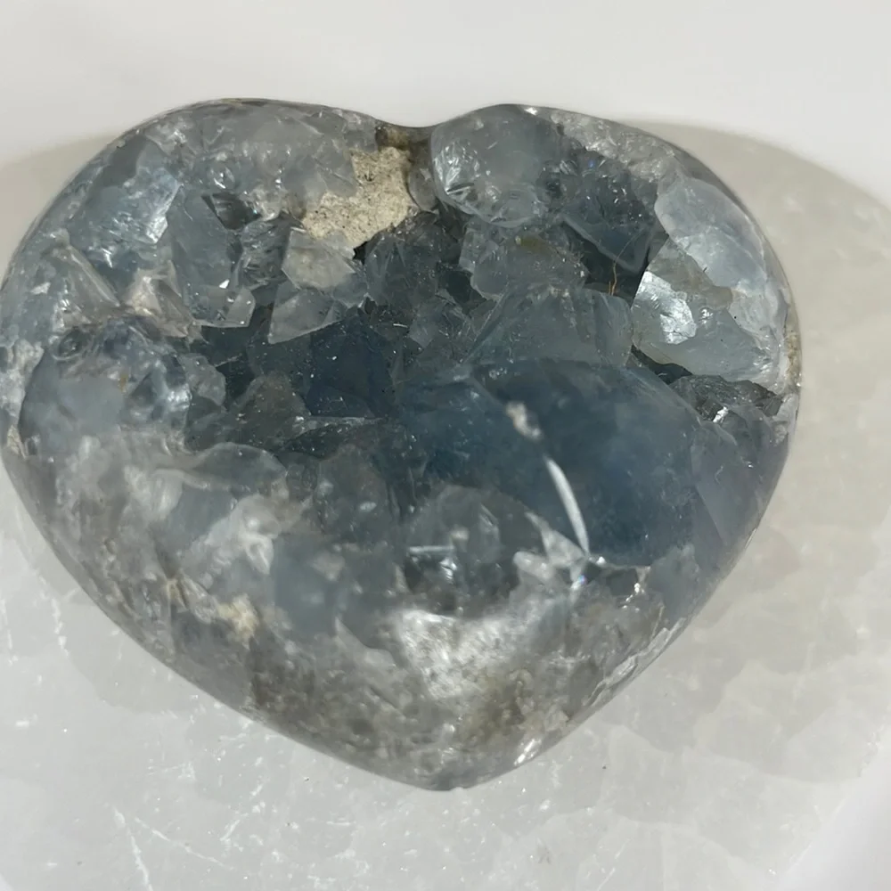 Celestite heart - Picture 4 of 4